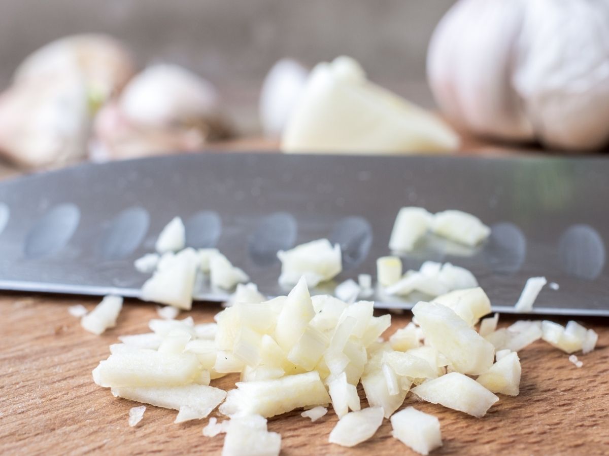 Minced Garlic Conversion When You Don't Have Cloves