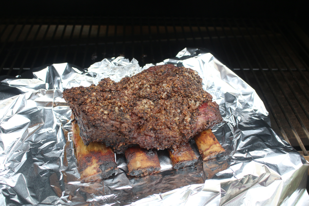 Wrapping smoked beef ribs in aluminum foil
