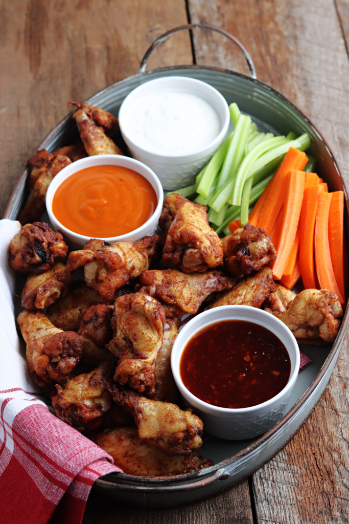 smoked chicken wings with sauce