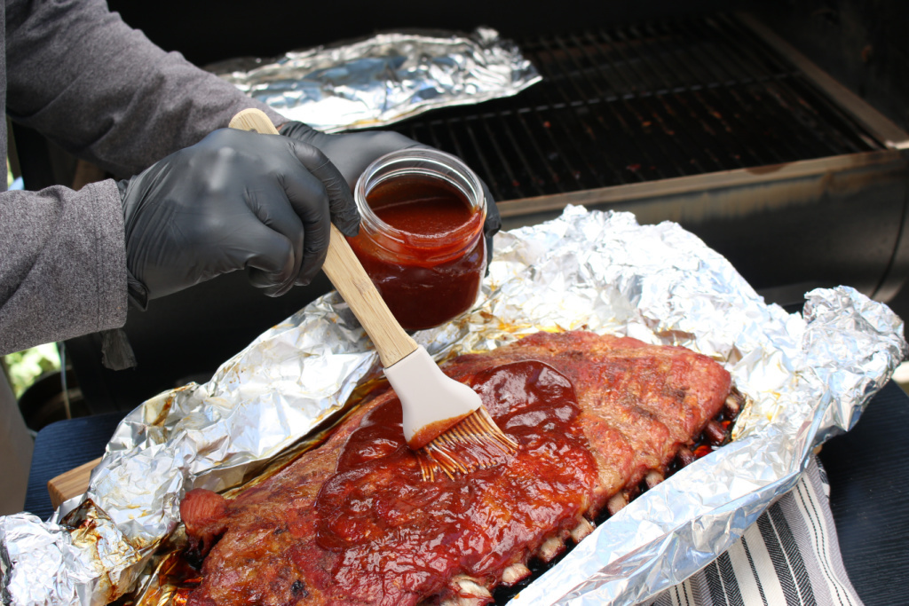 barbecue sauce on pork ribs